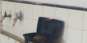 El material explosivo se descubrió dentro de una caja.