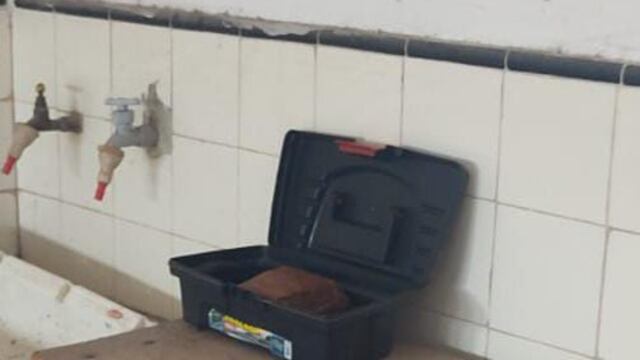 El material explosivo se descubrió dentro de una caja.