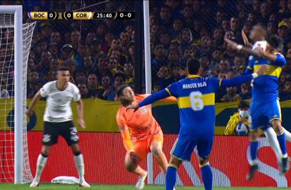 Penal para Boca: Benedetto erró lo que era el primer gol del encuentro ante Corinthians