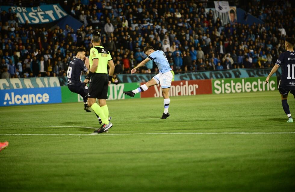 Video: el golazo de Santiago Longo, de otra categoría y para que Belgrano rompa el cero