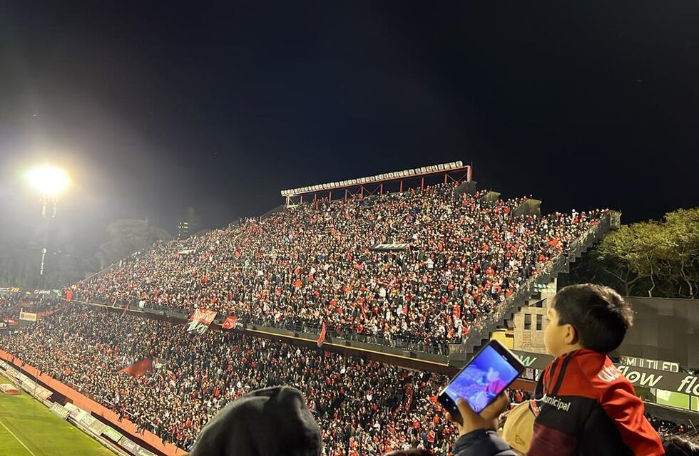 Newell’s y Vélez jugarán con más policías tras un crimen frente al club