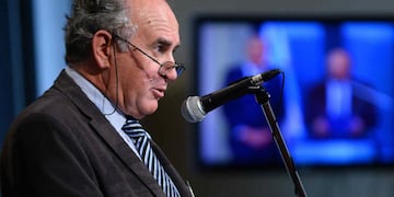 El senador del Frente de Todos por Neuquén, Oscar Parrilli, presentó un proyecto de ley para transmitir de forma gratuita cuatro partidos de fútbol por cada fecha disputada del torneo local. Foto: DYN/Archivo.