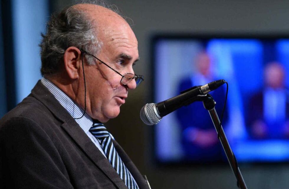 Oscar Parrilli presentó un proyecto para que cuatro partidos del fútbol local se transmitan gratuitamente