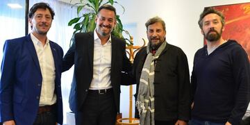 Eugenio Zanetti junto a autoridades municipales, en el anuncio del rodaje en Córdoba. (Prensa Municipalidad de Córdoba).