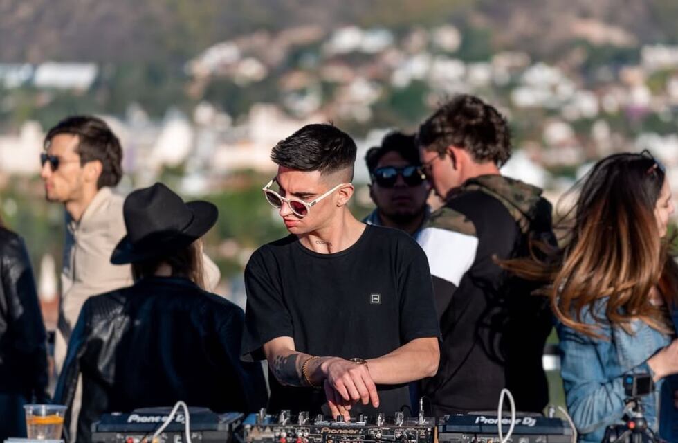 Leo Ramos, el dj que integró la música electrónica y la naturaleza de Córdoba para cautivar al mundo