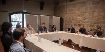 El acto de apertura fue en la Enopteca y contó con la presencia del Intendente de la Ciudad Ulpiano Suárez y otras autoridades provinciales. Gentileza Gobierno de Mendoza