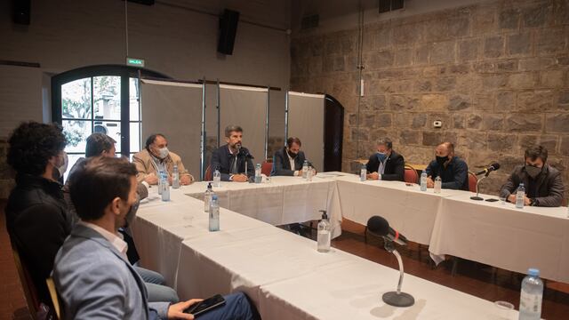 El acto de apertura fue en la Enopteca y contó con la presencia del Intendente de la Ciudad Ulpiano Suárez y otras autoridades provinciales. Gentileza Gobierno de Mendoza