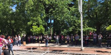 Nueva marcha frente al Municipio de Tandil