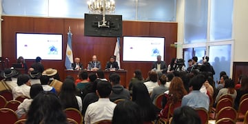 Con importante concurrencia se realizó en la Legislatura de Jujuy un conversatorio por el 202° aniversario del paso a la inmortalidad del general Manuel Eduardo Arias.