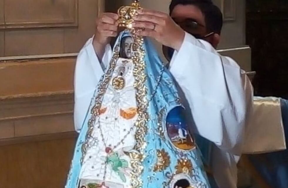 La Virgen del Valle luce el nuevo manto alusivo al Año de San José
