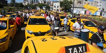 Marcha de taxistas en Córdoba este lunes 29 de enero. (Pedro Castillo/La Voz)
