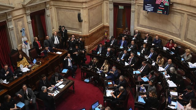 El Senado de la Nación este jueves, en otra maratónica sesión incómoda para el Gobierno. (Gentileza Clarín)