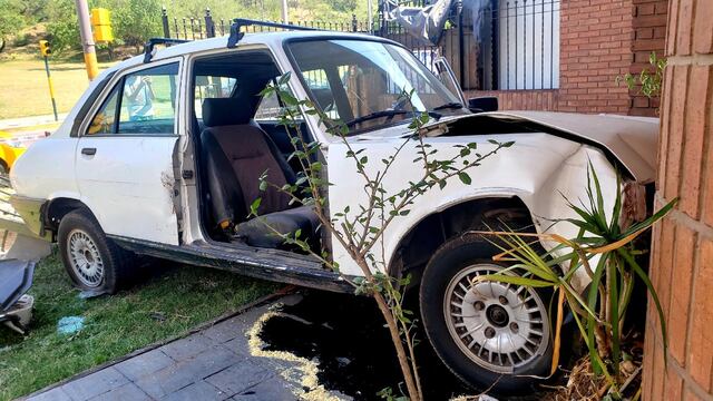 Pese a la violencia del impacto no hubo heridos graves (foto del Twitter del periodista Leonardo Guevara).