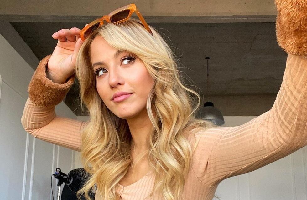 Flor Vigna encandiló Instagram con un vestido fluorescente con transparencias y aberturas
