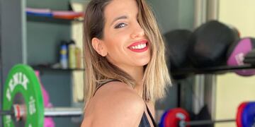 La celebridad digital tiene un gym instalado en su propia casa y desde allí muestra sus rutinas. (Instagram/@cinthia_fernandez_)