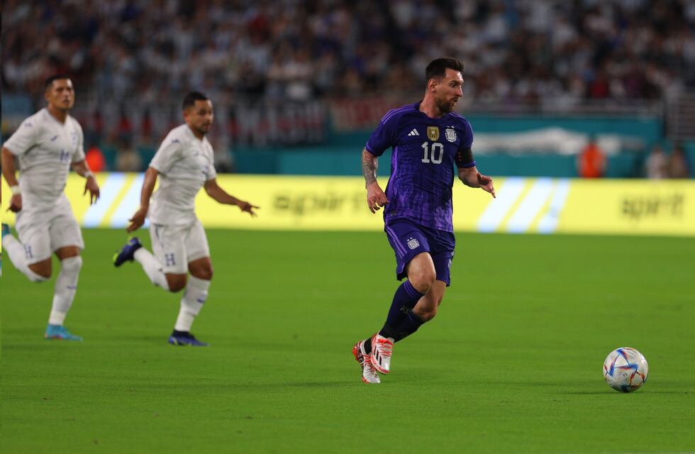 ¡Golazo! La impresionante definición de Lionel Messi para poner el 3 a 0 de la Selección Argentina