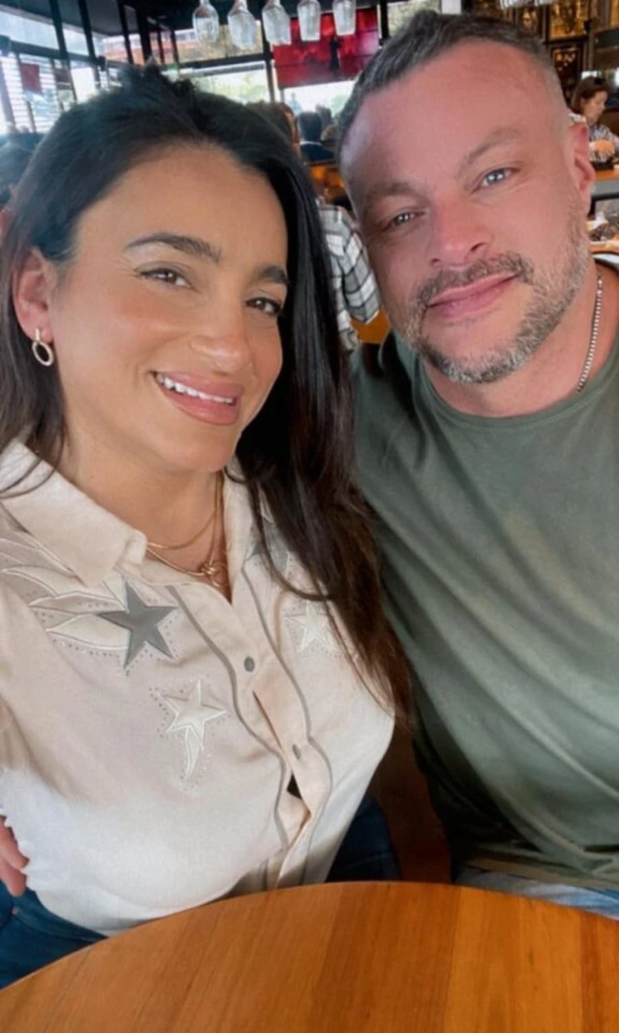 Gisela Gordillo, mamá de Holder, y su novio