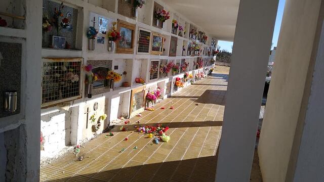 Vándalos destrozaron el cementerio de San Pedro del Atuel.