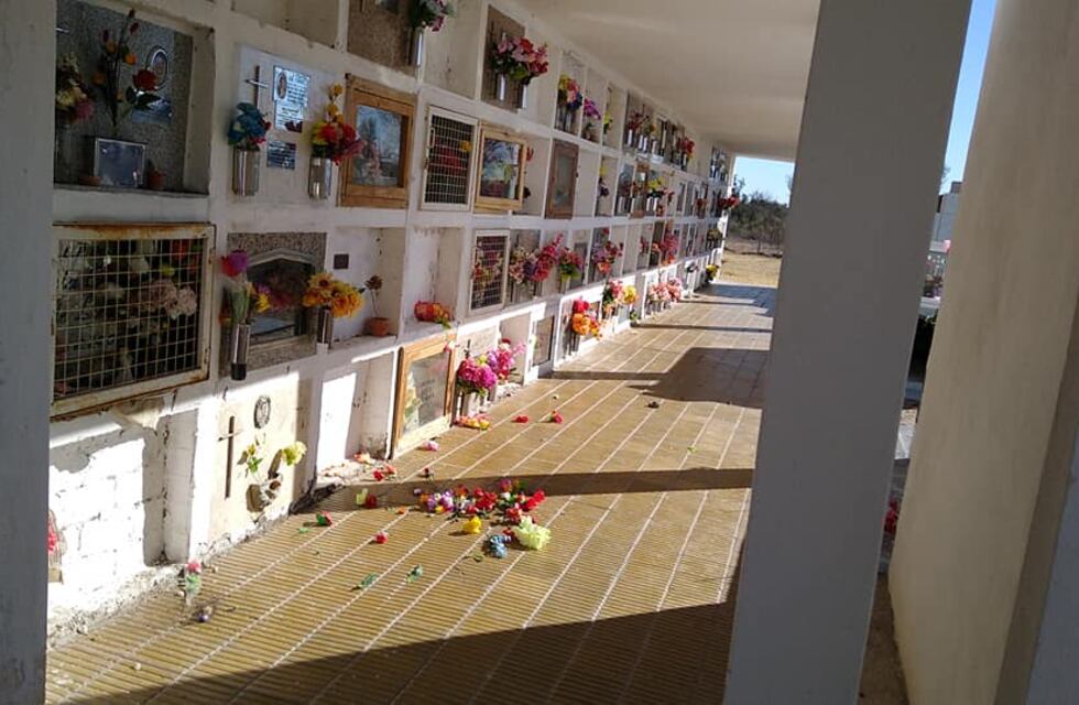 Vándalos provocaron destrozos en el cementerio de San Pedro del Atuel
