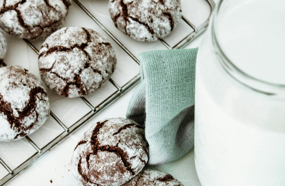 Si manteca y en simples pasos: cómo hacer cookies de brownie craqueladas