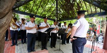 Ciclo de Conciertos de Fin de Año, la Banda de Música “Cabo 1° Gustavo Ramet” de la Policía de Mendoza se presentó con gran éxito en la Pérgola de la Peatonal Sarmiento de la Ciudad de Mendoza.
