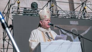 El religioso polaco fue el orador principal en el Patio Cívico del Monumento.