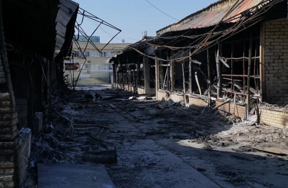 Conflicto Rusia-Ucrania: las tropas rusas bombardearon almacenes de alimentos y combustibles