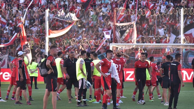 ¡Histórico! Riestra venció a Maipú, logró el ascenso y jugará la Liga Profesional en 2024. (Facundo Luque / La Voz)