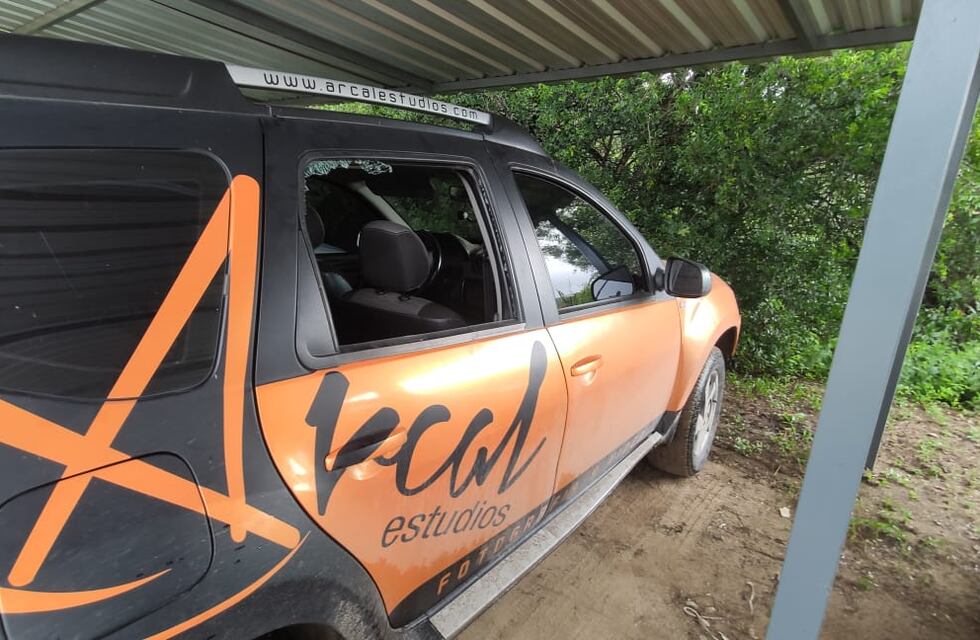Inseguridad en Carlos Paz: le rompieron el vidrio y le sustrajeron del auto costosos equipos al reconocido fotógrafo Walter Arcal
