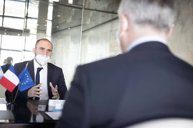 El ministro de Economía se reunió con funcionarios para hablar sobre la deuda externa. (Ministerio de Economía)