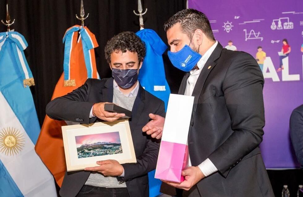 Vuoto fue invitado a la entregas de notbooks de la Fundación YPF