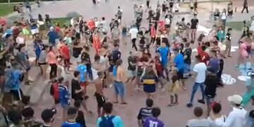 La pelea se desató en el Parque Central.
