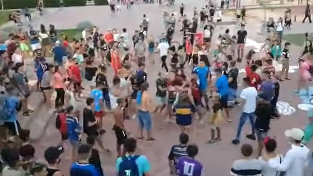 La pelea se desató en el Parque Central.