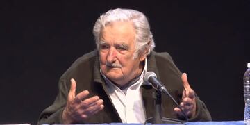 "Pepe" Mujica en conferencia de prensa en la UNSL.