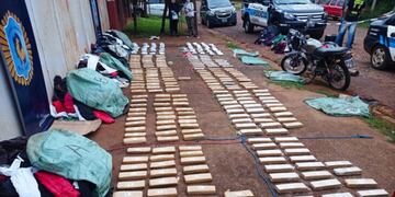 Los paquetes eran trasladados en una camioneta que circulaba por la vía pública,