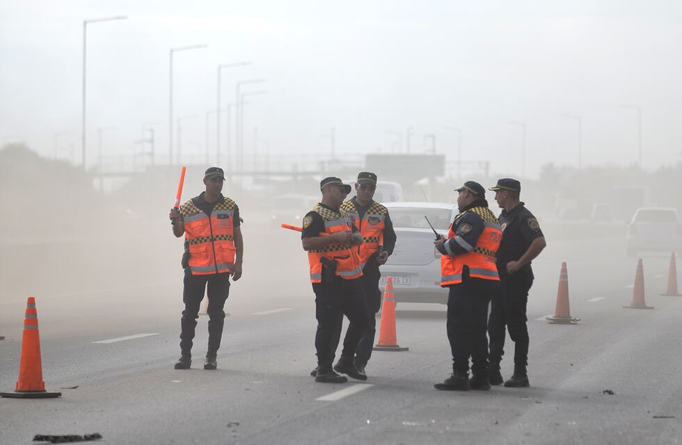 Una muerta y dos heridos tras un choque entre un camión con acoplado y una camioneta en Córdoba