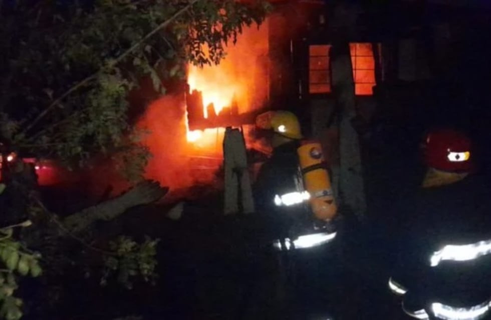 Aristóbulo del Valle: un incendio consumió por completo una vivienda