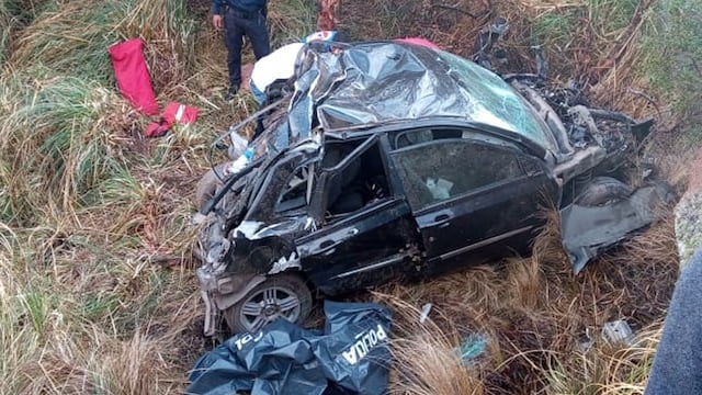 Al menos dos muertos al desbarrancar un auto en las Altas Cumbres (Policía).