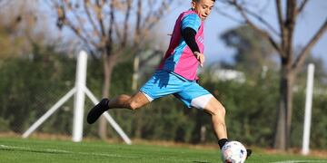 Con Bruno Zapelli recuperado, falta saber si volverá a la titularidad o seguirá Mariano Miño (foto), como enganche (Prensa Belgrano).