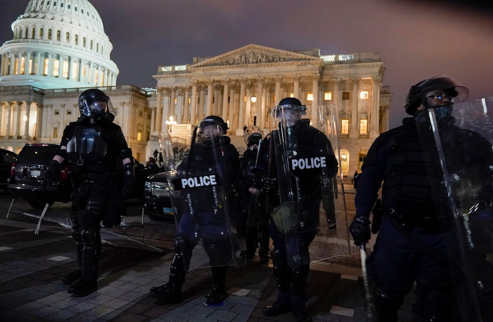 Estados Unidos: murió un policía herido durante los graves incidentes en el Capitolio