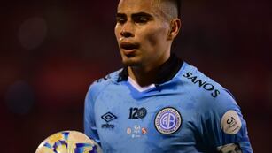 La pelota siempre al 10. La rompió Lucas Zelarayán en la victoria de Belgrano.