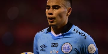 La pelota siempre al 10. La rompió Lucas Zelarayán en la victoria de Belgrano.