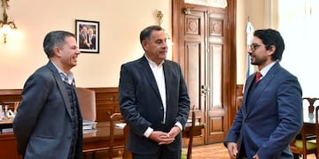 Se reunió con el ministro Regino Amado