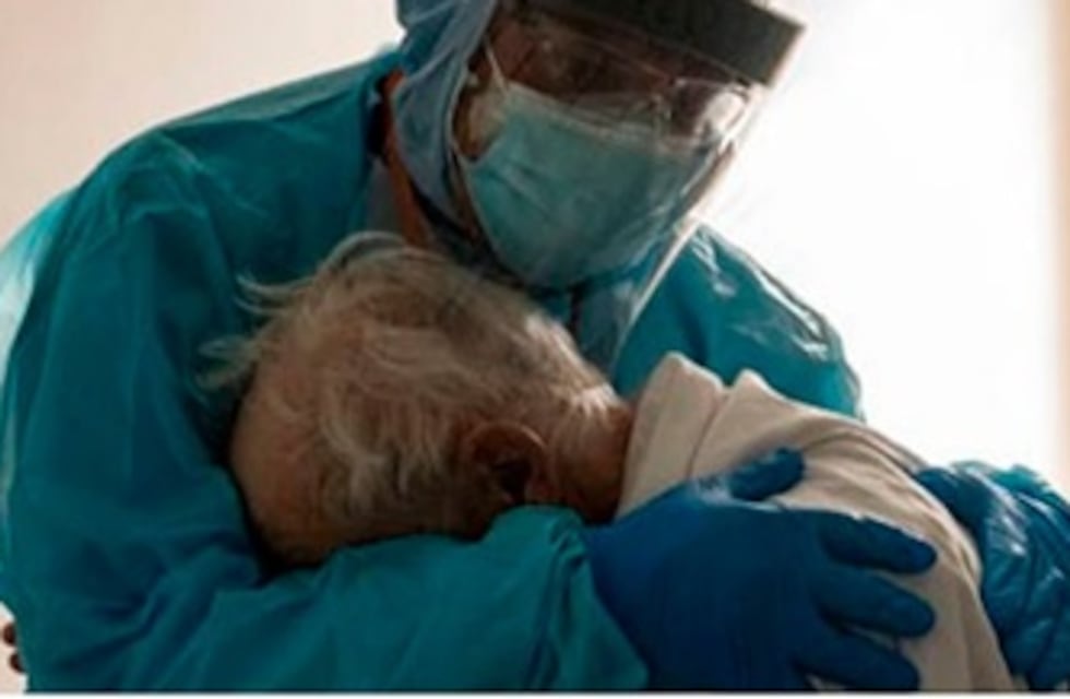 Paciente de 61 años que se recuperó de Covid escribió emotiva nota a médicos del hospital la Baxada