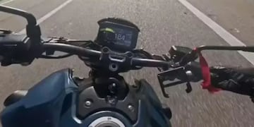 Impactante: un motociclista murió al perder el control y su cámara captó el momento exacto
