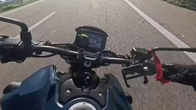 Impactante: un motociclista murió al perder el control y su cámara captó el momento exacto