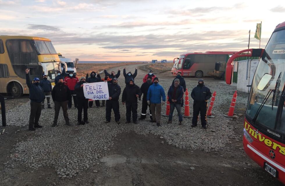 Trabajadores de la represa La Barrancosa reclaman pago de salarios adeudados y se trasladaron a la Casa de Gobierno