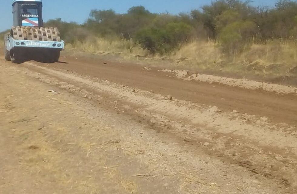 Departamento Paraná: vialidad trabaja en el mantenimiento de ruas y caminos productivos