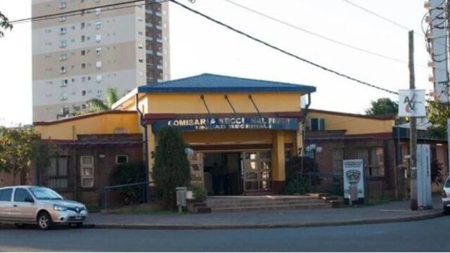 Enojo de una jubilada en Posadas: acusa a obreros de tirar cemento sobre su vehículo.