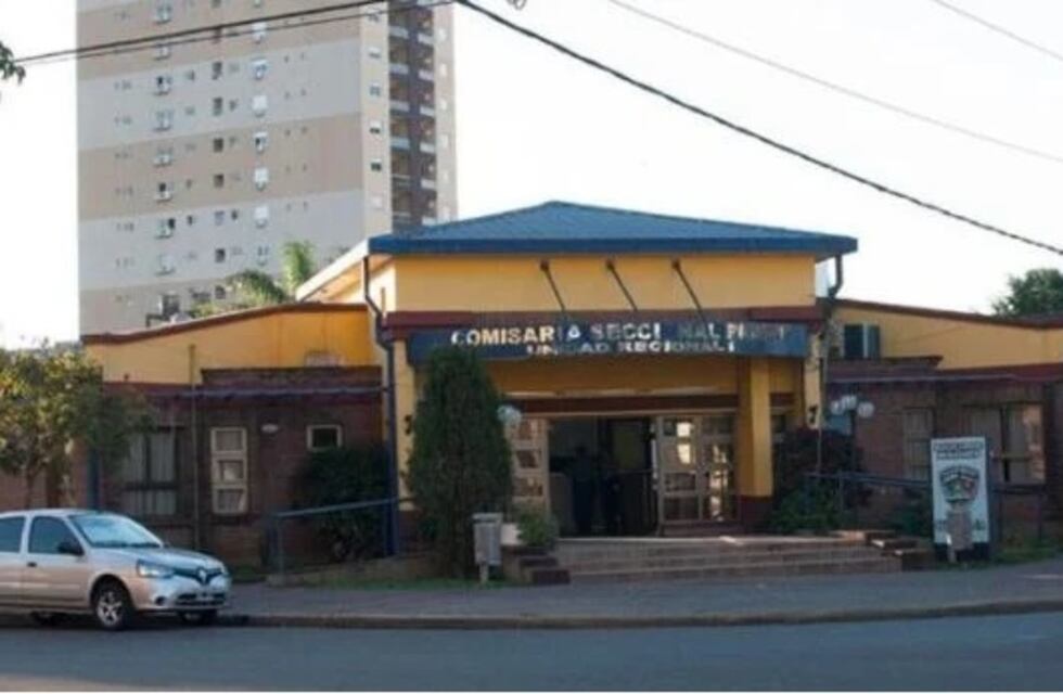 Enojo de una jubilada en Posadas: acusa a obreros de tirar cemento sobre su vehículo